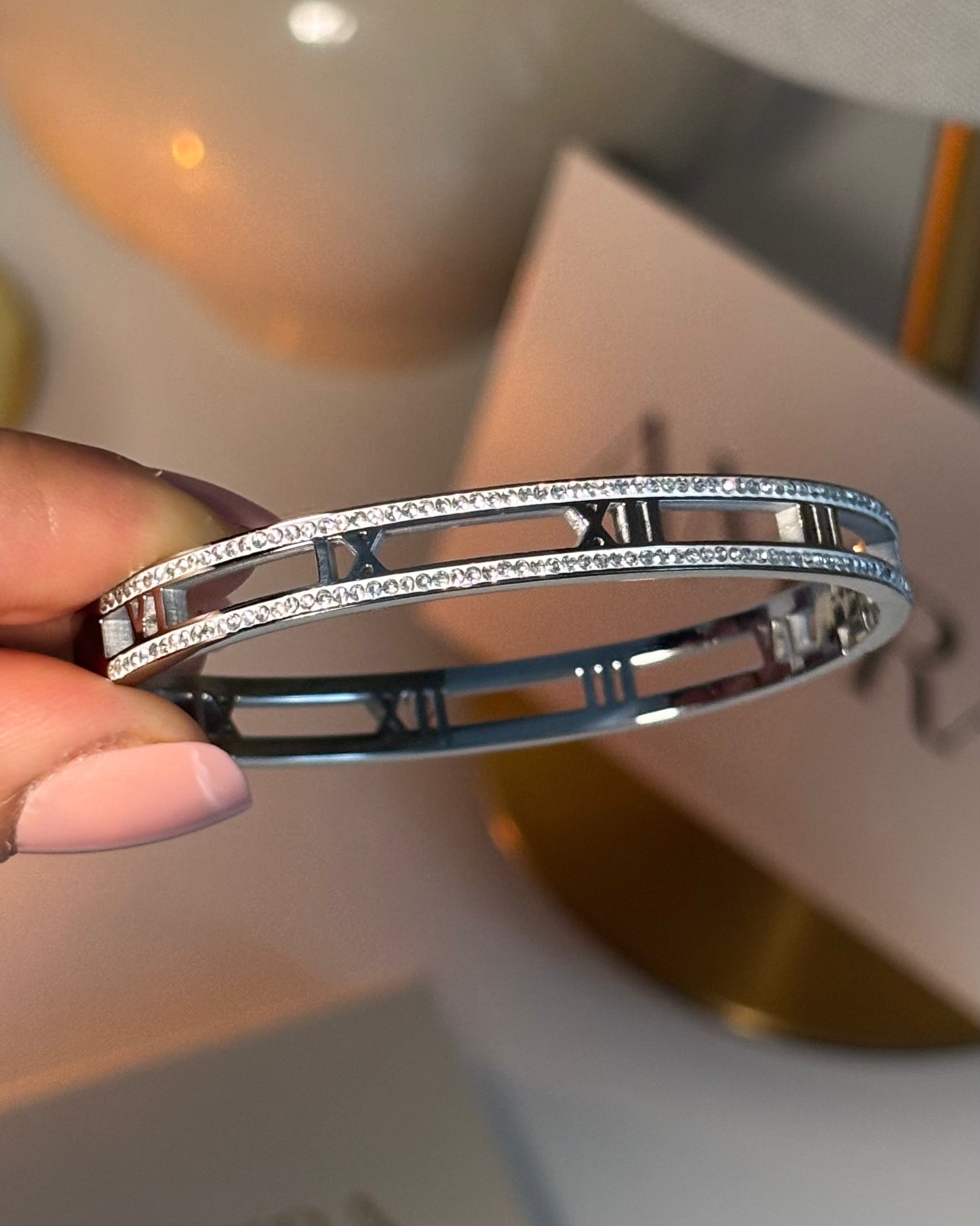 Timeless bangle